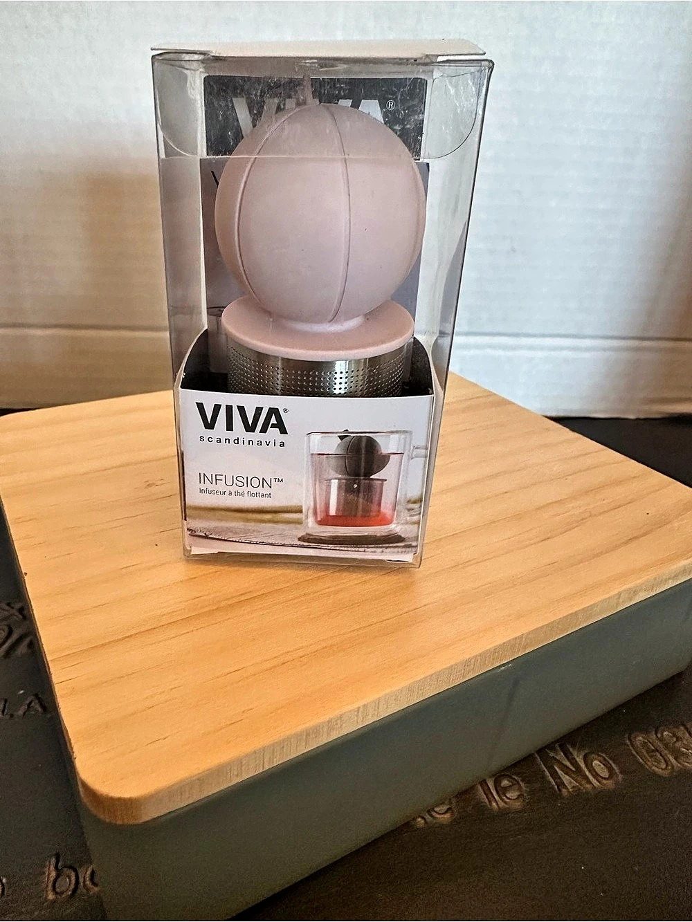 VIVA Scandinavia Infusion Floating Tea Strainer Tea Strainer in Pink & Silver